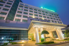  Emerald Garden International Hotel  Медан